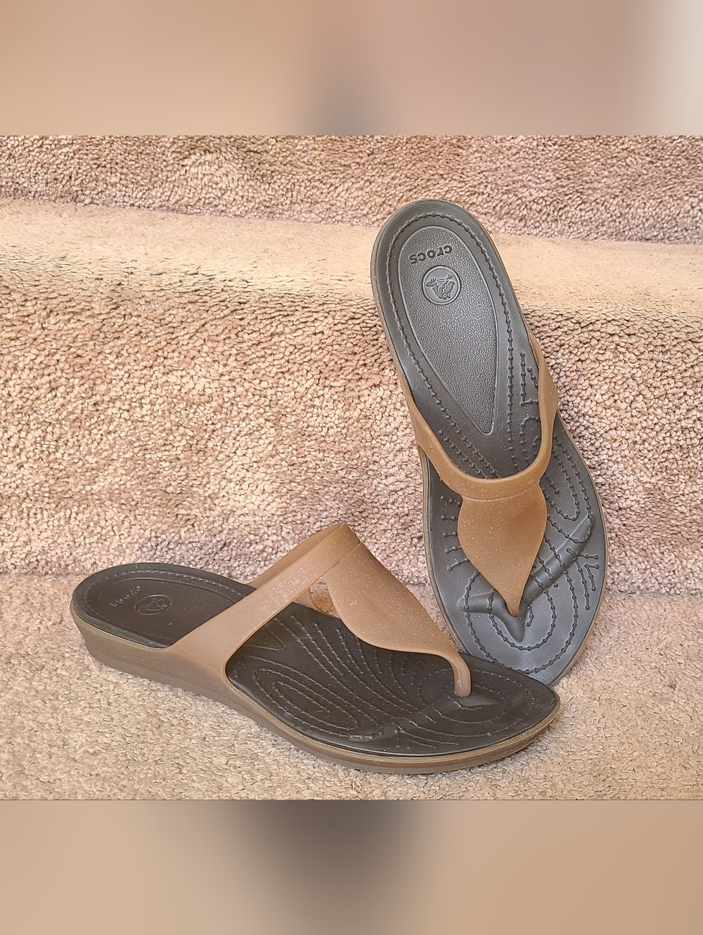 Crocs 8 US Womens Bronze And Expresso Thong Flip Flop Sandals